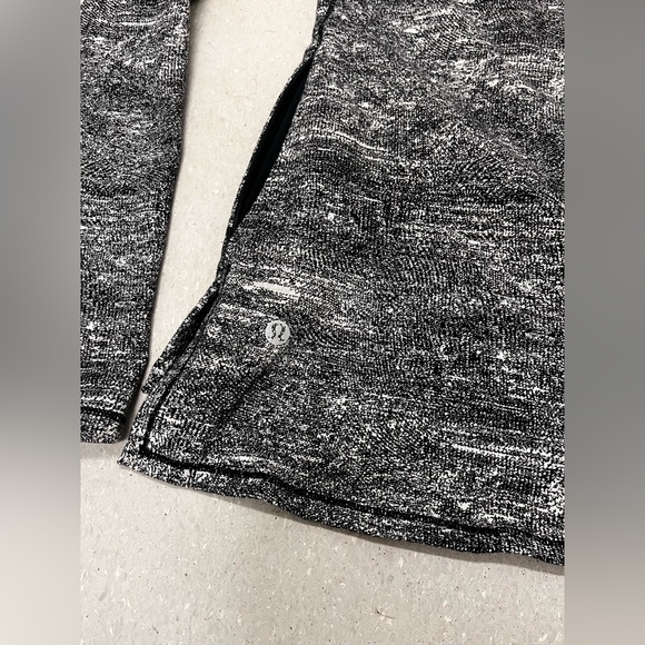 Lululemon forever endeavour long sleeve black and white size 8 like new - Picture 2 of 14